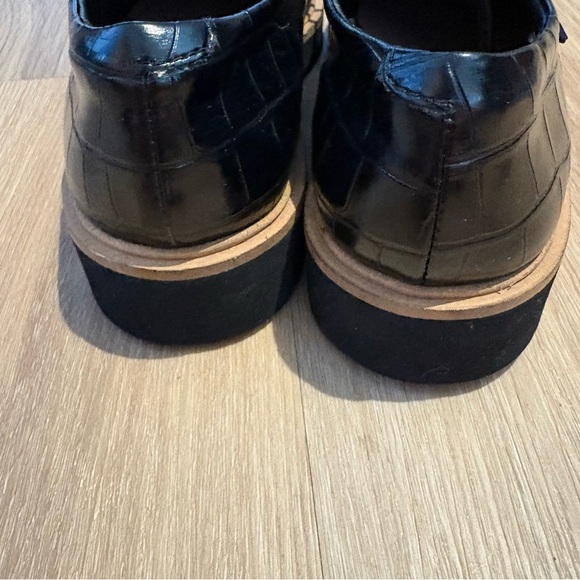 Clarks Women’s Black Leather Oxford Shoes – Size 7.5 – Croc-Embossed Detail - Picture 3 of 5
